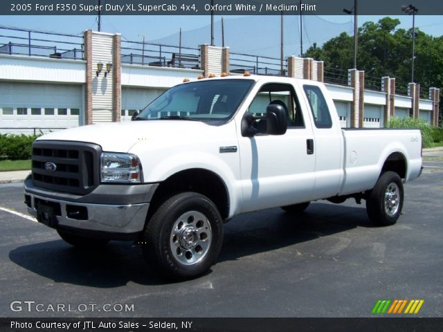 2005 Ford F350 Super Duty XL SuperCab 4x4 in Oxford White