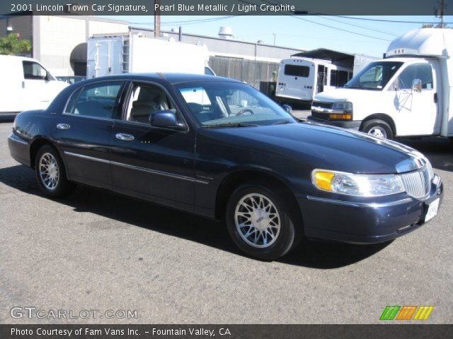 2001 Lincoln Town Car Signature in Pearl Blue Metallic