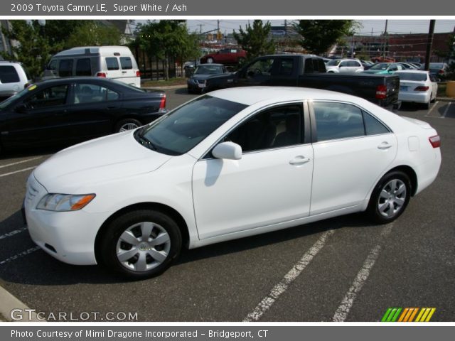 2009 Toyota Camry LE in Super White