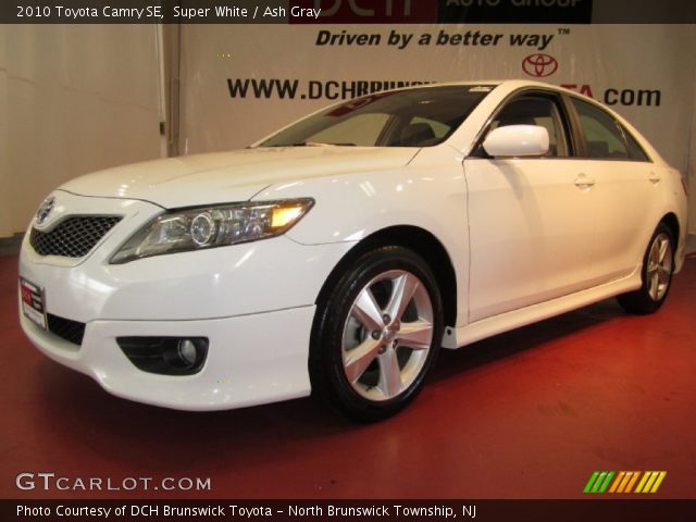2010 Toyota Camry SE in Super White