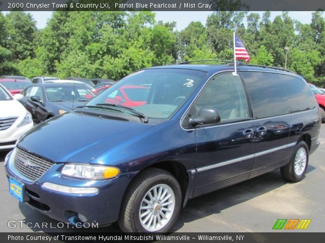 2000 Chrysler Town & Country LXi in Patriot Blue Pearlcoat