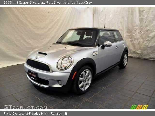 2009 Mini Cooper S Hardtop in Pure Silver Metallic