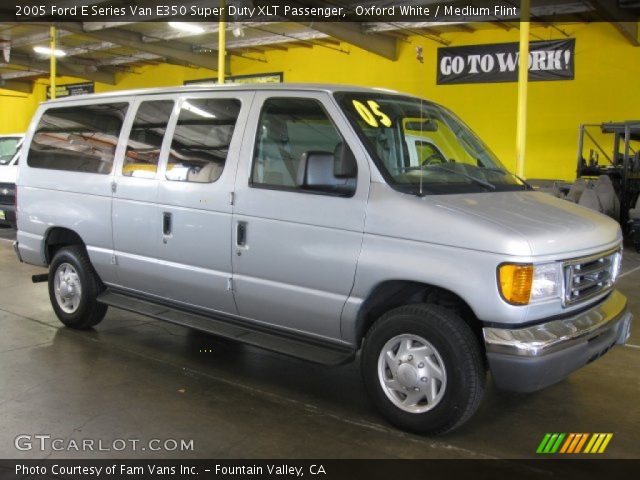 2005 Ford E Series Van E350 Super Duty XLT Passenger in Oxford White