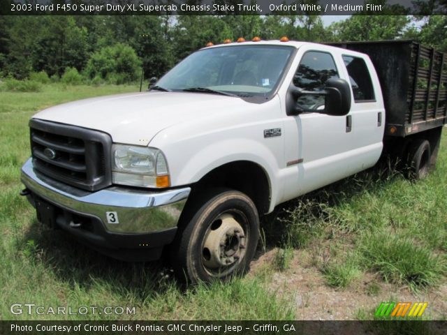 2003 Ford F450 Super Duty XL Supercab Chassis Stake Truck in Oxford White