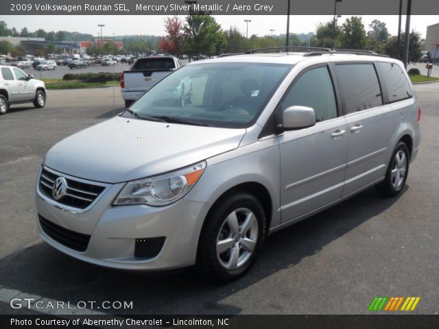 2009 Volkswagen Routan SEL in Mercury Sliver Metallic