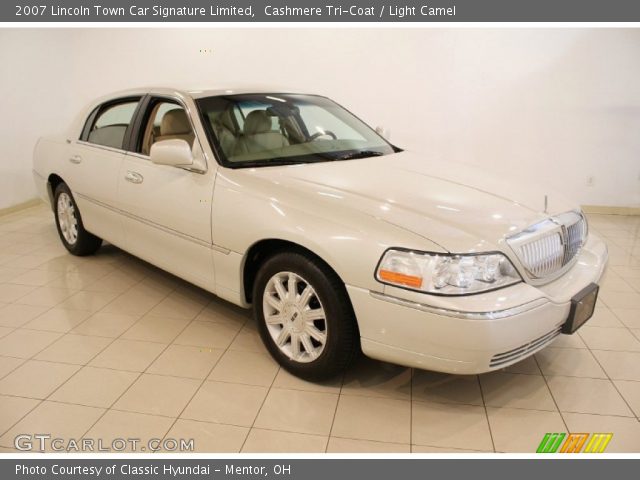 2007 Lincoln Town Car Signature Limited in Cashmere Tri-Coat