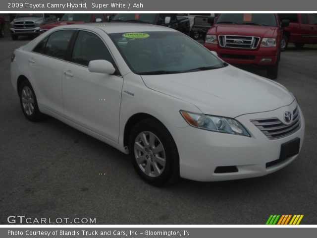 2009 Toyota Camry Hybrid in Super White