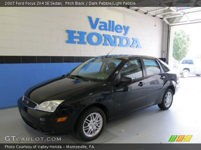 2007 Ford Focus ZX4 SE Sedan in Pitch Black