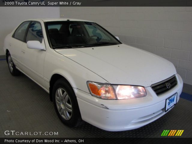 2000 Toyota Camry LE in Super White