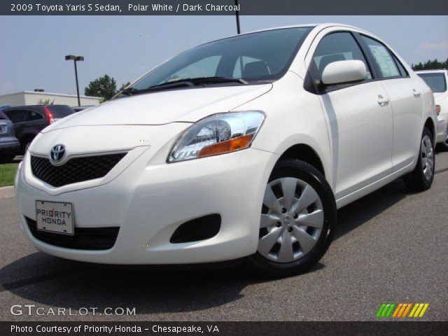 2009 Toyota Yaris S Sedan in Polar White