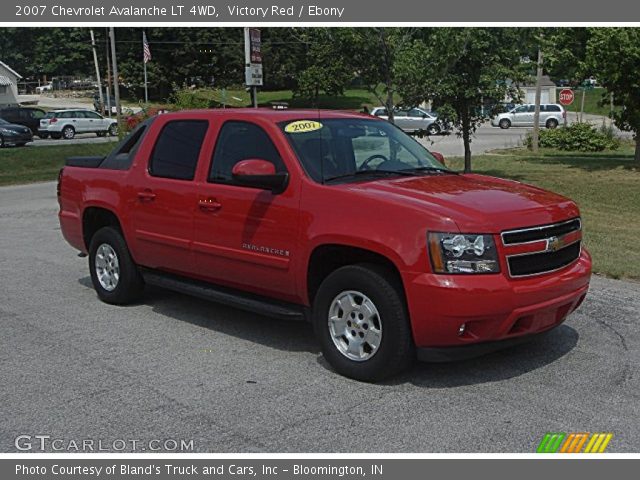 2007 Chevrolet Avalanche LT 4WD in Victory Red