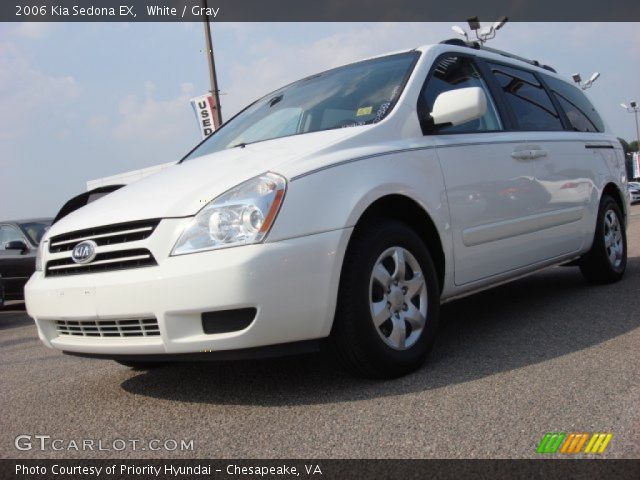 2006 Kia Sedona EX in White