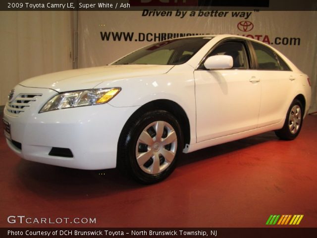 2009 Toyota Camry LE in Super White