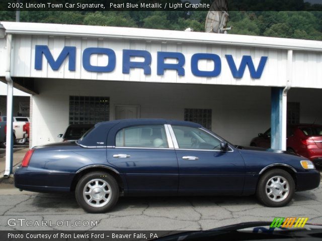 2002 Lincoln Town Car Signature in Pearl Blue Metallic