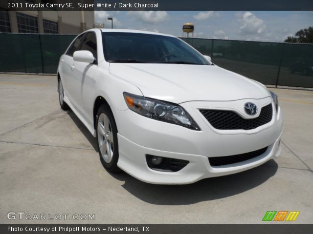 2011 Toyota Camry SE in Super White
