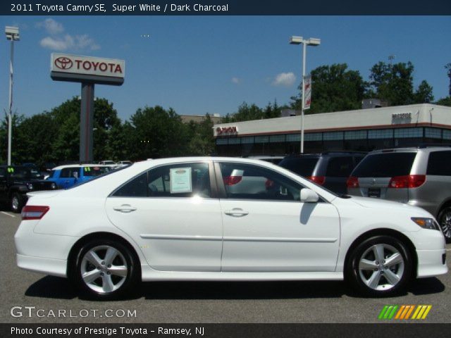 2011 Toyota Camry SE in Super White