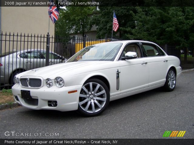 2008 Jaguar XJ Vanden Plas in Porcelain