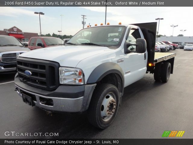2006 Ford F450 Super Duty XL Regular Cab 4x4 Stake Truck in Oxford White