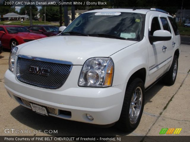 2007 GMC Yukon Denali AWD in Summit White