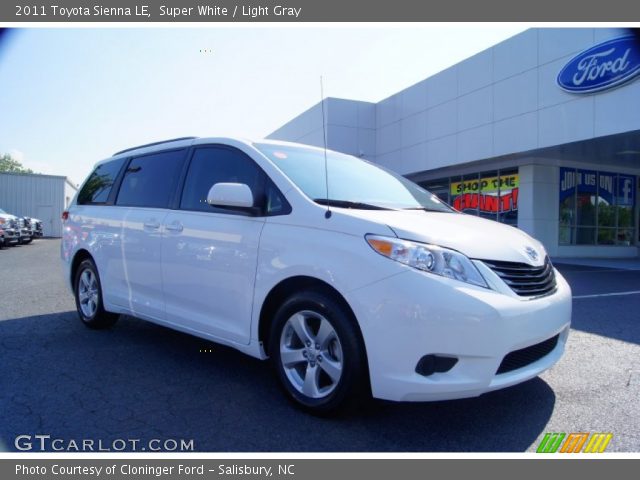 2011 Toyota Sienna LE in Super White