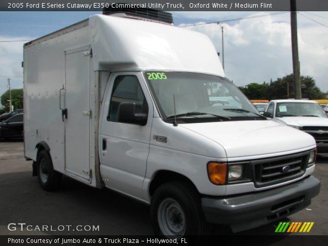 2005 Ford E Series Cutaway E350 Commercial Utility Truck in Oxford White