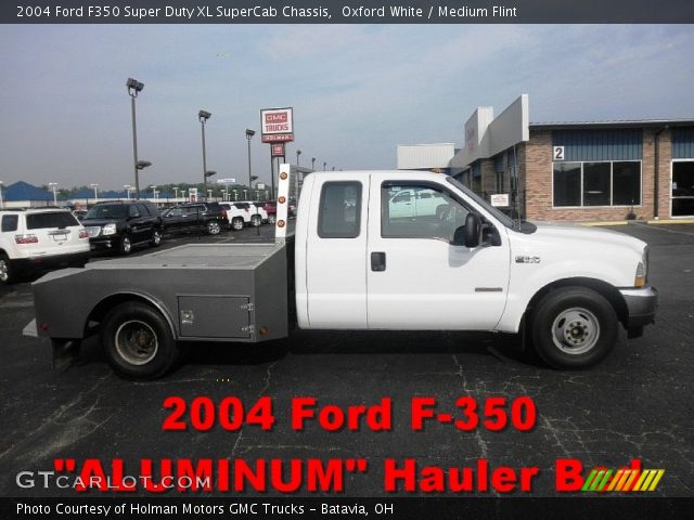 2004 Ford F350 Super Duty XL SuperCab Chassis in Oxford White