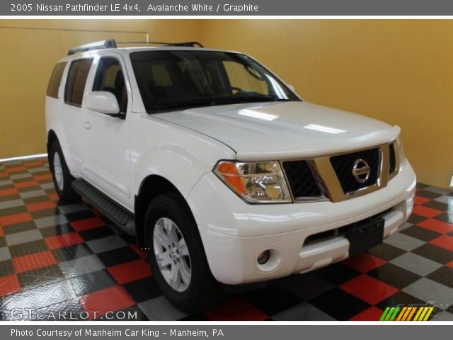 2005 Nissan Pathfinder LE 4x4 in Avalanche White