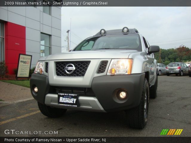 2009 Nissan Xterra S 4x4 in Silver Lightning