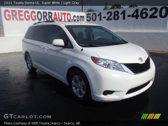 2011 Toyota Sienna LE in Super White