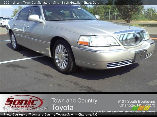 2004 Lincoln Town Car Signature in Silver Birch Metallic