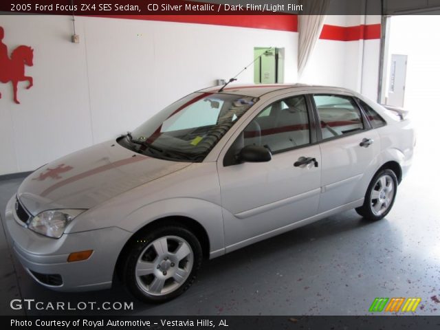 2005 Ford Focus ZX4 SES Sedan in CD Silver Metallic