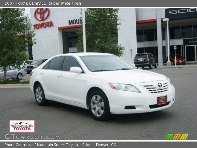 2007 Toyota Camry LE in Super White