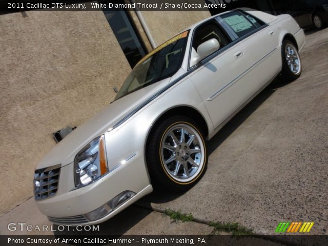 2011 Cadillac DTS Luxury in White Diamond Tricoat