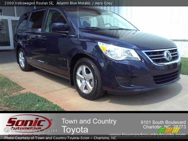 2009 Volkswagen Routan SE in Atlantis Blue Metallic