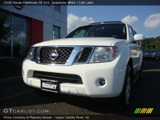 2008 Nissan Pathfinder SE 4x4 in Avalanche White