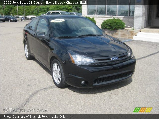 2009 Ford Focus SE Coupe in Ebony Black