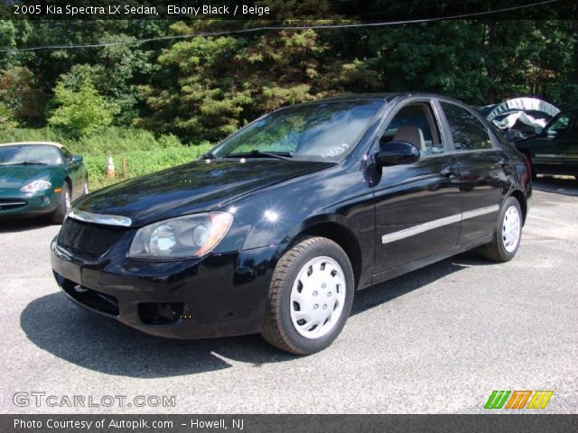 2005 Kia Spectra LX Sedan in Ebony Black