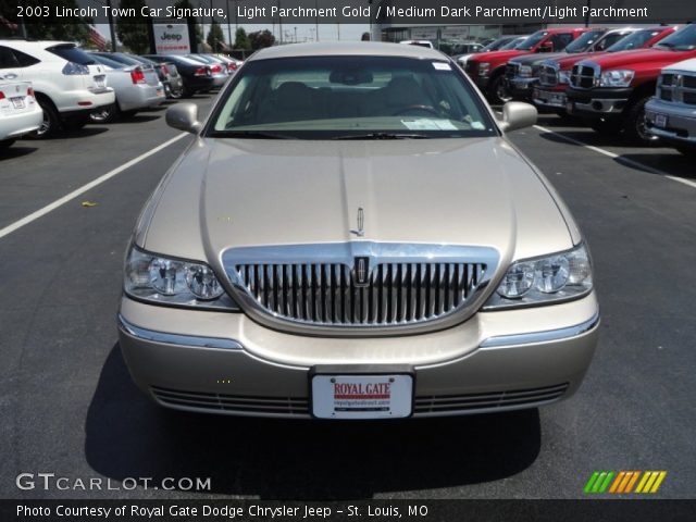 2003 Lincoln Town Car Signature in Light Parchment Gold