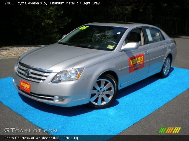 2005 Toyota Avalon XLS in Titanium Metallic