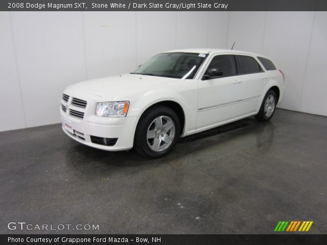 2008 Dodge Magnum SXT in Stone White