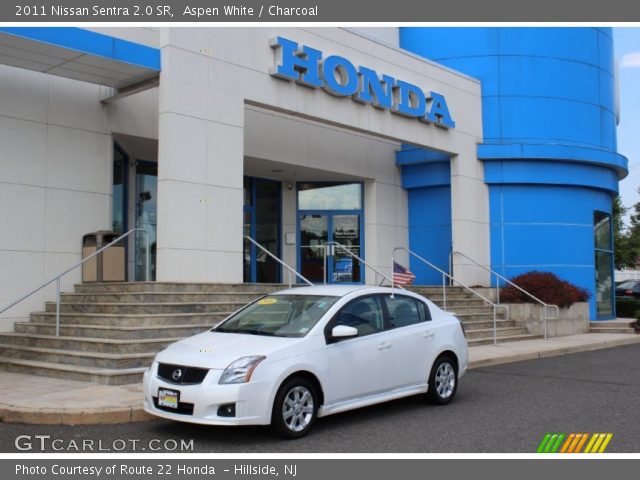 2011 Nissan Sentra 2.0 SR in Aspen White