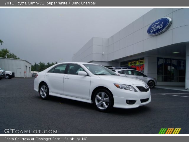 2011 Toyota Camry SE in Super White