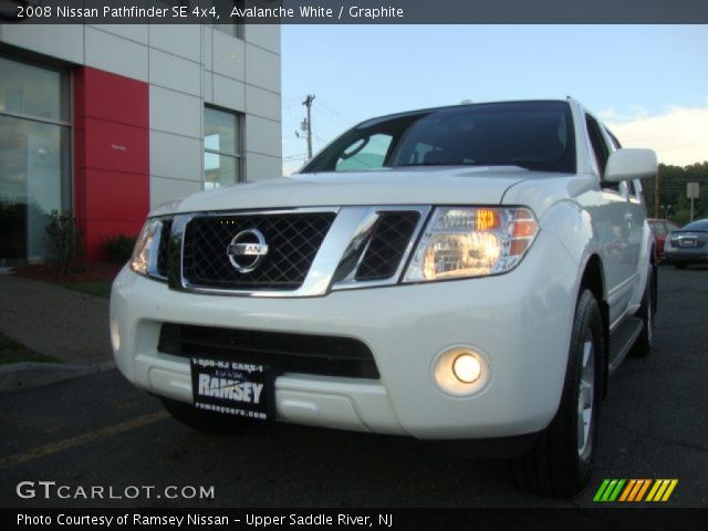 2008 Nissan Pathfinder SE 4x4 in Avalanche White