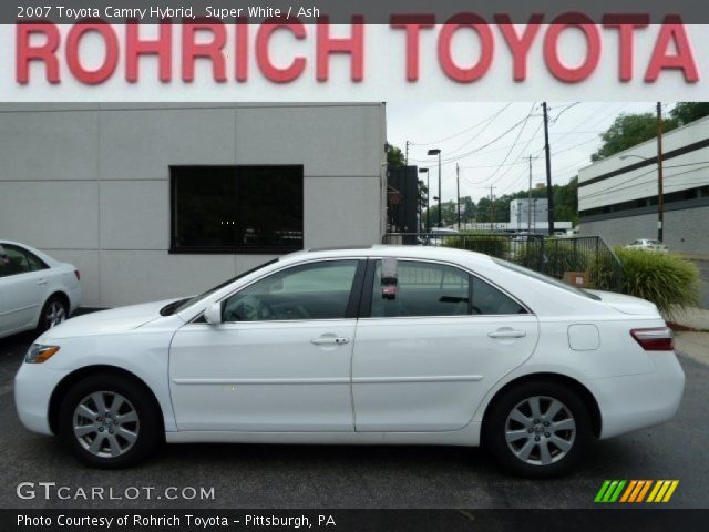 2007 Toyota Camry Hybrid in Super White