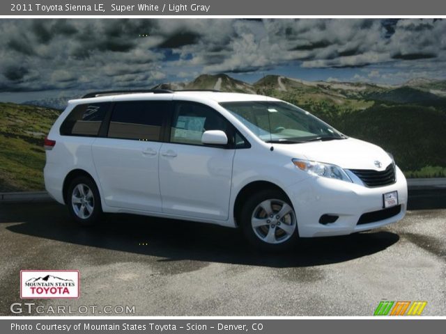 2011 Toyota Sienna LE in Super White