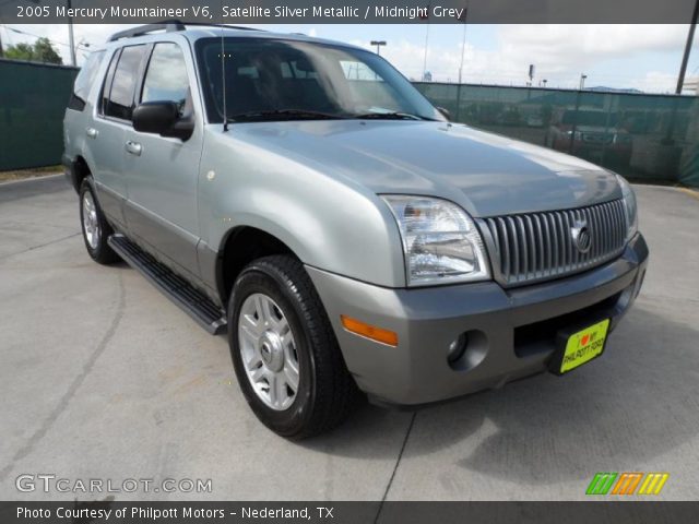 2005 Mercury Mountaineer V6 in Satellite Silver Metallic