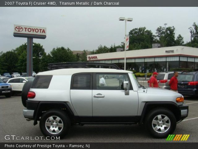2007 Toyota FJ Cruiser 4WD in Titanium Metallic