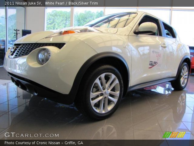 2011 Nissan Juke SV in White Pearl