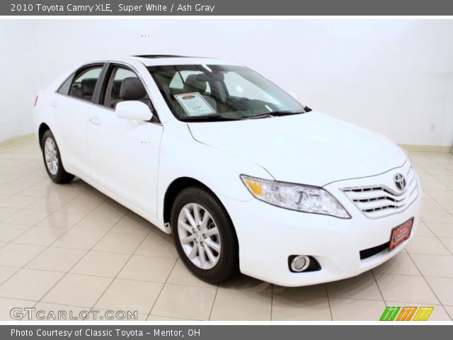 2010 Toyota Camry XLE in Super White