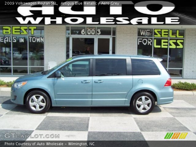 2009 Volkswagen Routan SEL in Antigua Blue Metallic